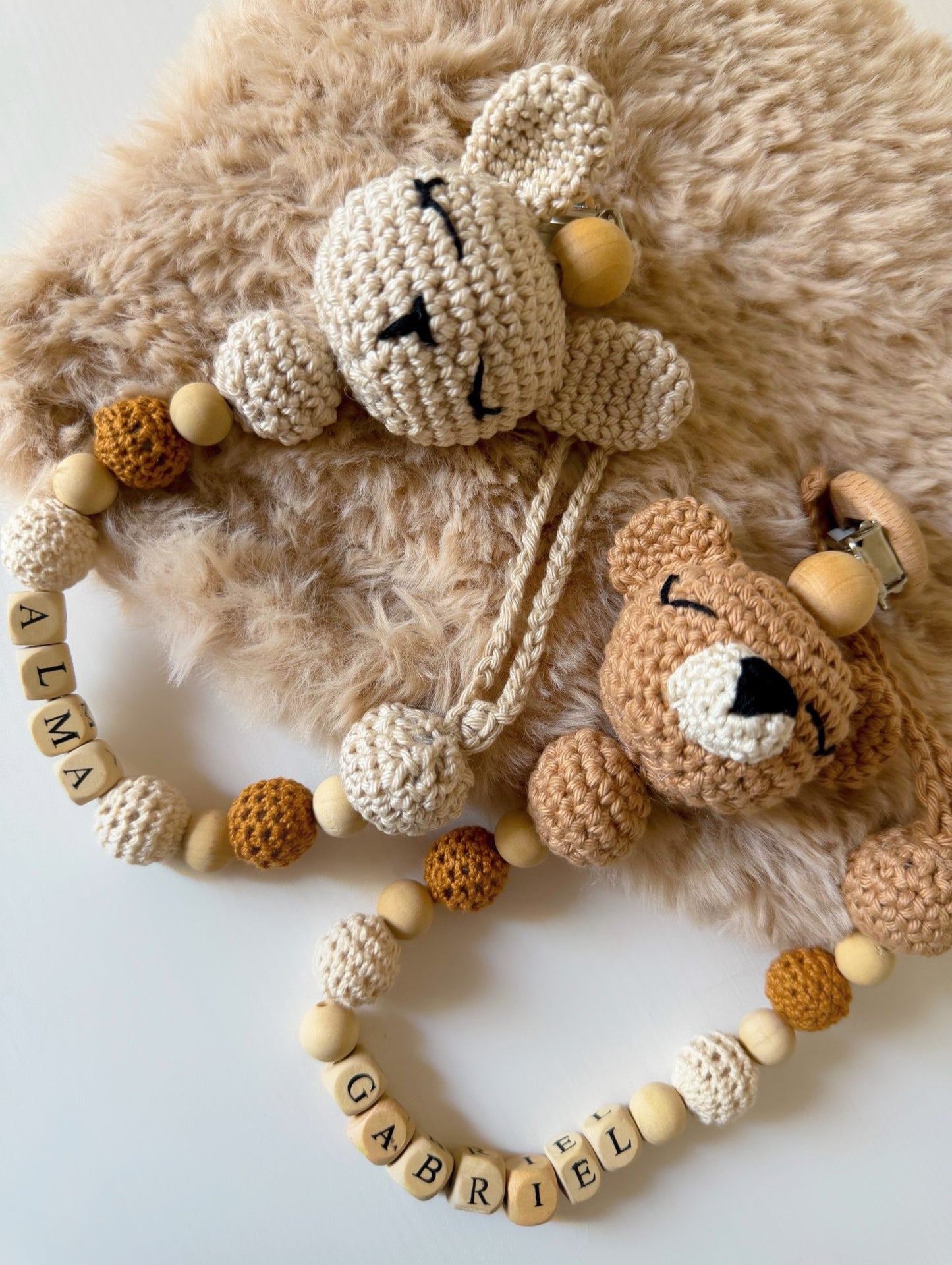 Attache-tétine personnalisée en crochet